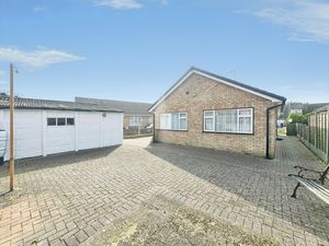 Kirkhurst Close- click for photo gallery